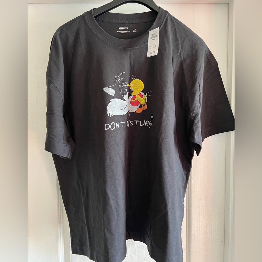 Hollister Black Graphic T-Shirt with Cartoon Print size XXL Perfect